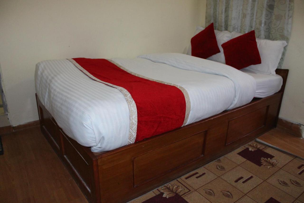 Hotel Snow Leopard Похара Екстериор снимка